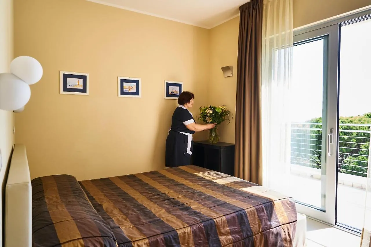 Aparthotel La Pineta Lido di Jesolo 4*,